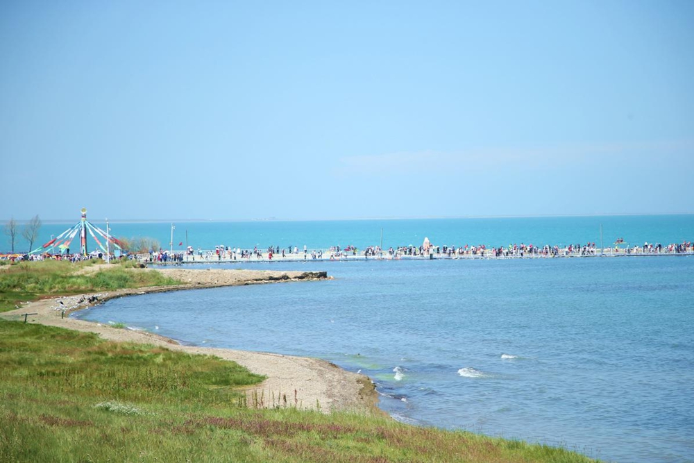 水碧天藍(lán)，青海湖秋光正好